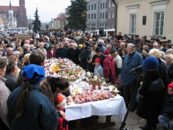 MagdaF 
Ekumeniczne swiecenie pokarmow 
47 
2004-04-26 23:11:57