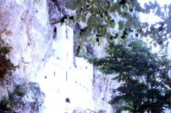 Djordje2004 
Manastir Ostrog 
2004-08-09 13:15:48