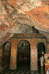 eppaint2 
church in the cave 
2004-09-03 05:50:01
