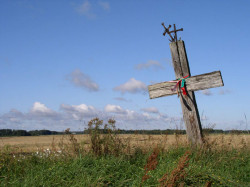 Jurij 
A na zarosłomu odkosi chrest błahoslowlaje na dorohu... 
2004-09-10 17:32:14