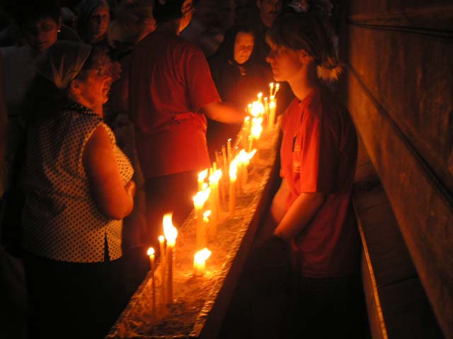 Światło świec - Grabarka 18.08.2004