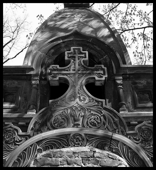 Fragment kaplicy na cmentarzu prawosławnym w Warszawie
