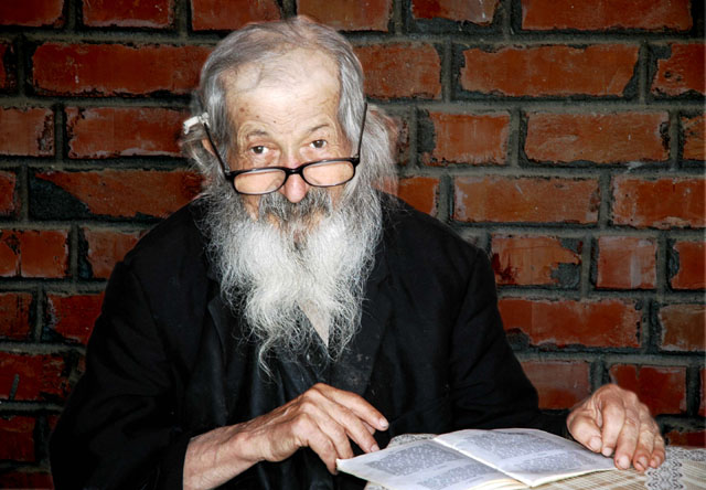 Monah u manastiru Veluce