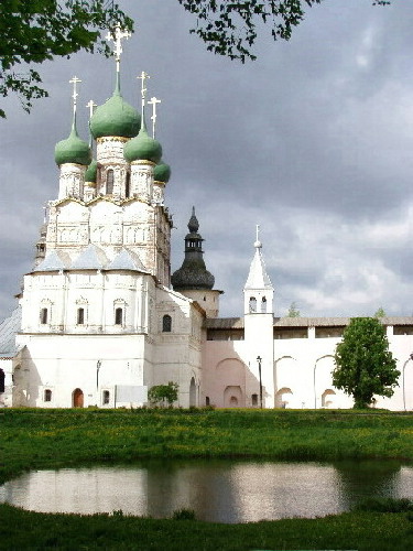 Rostovskii kreml, poslie dozhd -  Vesno 2004 g.