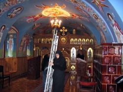 s.B.Marjan 
Капела Св.Серафима Саровског у манастиру Гргетег 
2005-10-25 01:25:05
