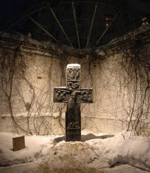 deacon Alex 
cross in Sretensky monastery, Moscow 
144 
2005-11-12 21:46:29