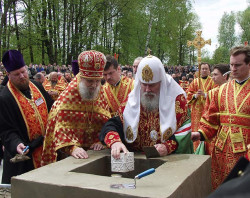deacon Alex 
закладка будущего собора в Бутово 
2005-12-05 13:49:45