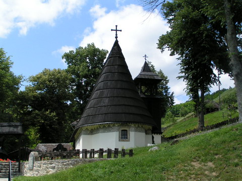 Dobropotocka crkva brvnara