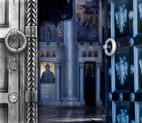 Улаз у цркву породице Карађорђевић на Опленцу.