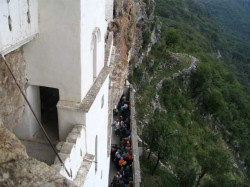 Ognjen 
Pogled sa manastira Ostrog 
2006-01-17 23:11:22