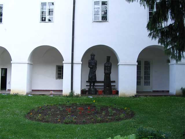 Unutrasnjost manastira Ravanica u Vrdniku