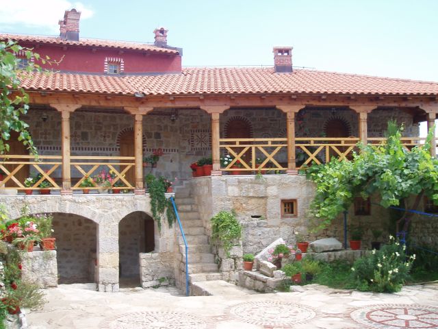 Манастир Тврдош, Конак