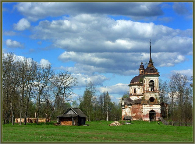 Глушь глубокая, церковь высокая