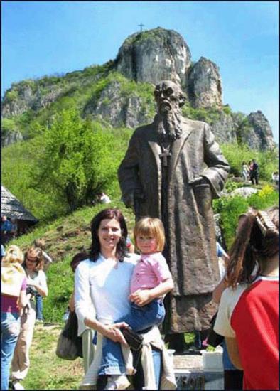 Spomenik Episkopu Nikolaju Velimiroviću