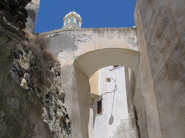 Up to the church ... (Emborio, Santorini)