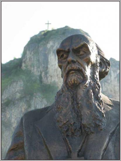 Споменик Епископа