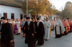 izgradnja 
Са освећења темеља - Литија према новом храму 
2006-03-23 01:23:31