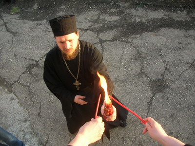 Частицы Благодатного огня...