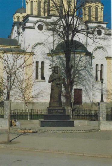 СПОМЕНИК СВЕТОМ ЦАРУ УРОШУ