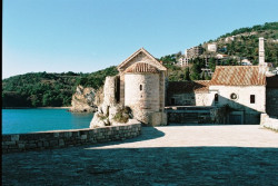sapuric 
BUDVA, detalj 
2006-04-12 11:49:57