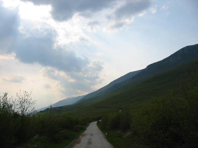 Road to the Gorioc monastery - Пут ка манастиру Гориоч
