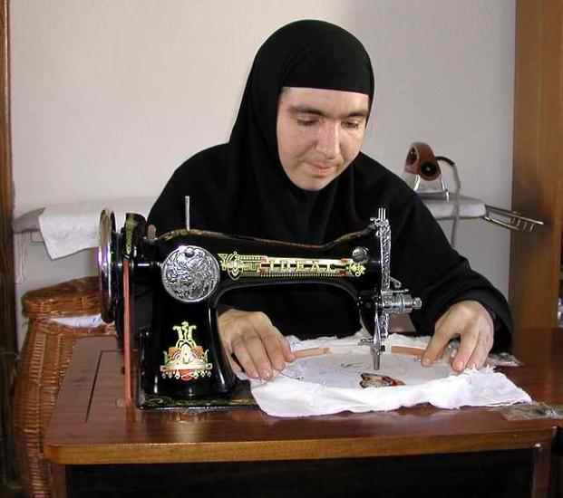 Монахиња у Манастиру Петра и Павла.