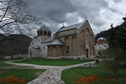 GuliVar 
Манастир Студеница 
2006-05-06 23:30:16