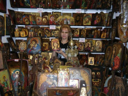 Kolya 
Icon Kiosk - Mykanos, Greece 
2006-05-08 14:48:37