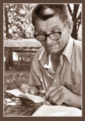 Radek 
Starac, čitajući Ohridski Prolog / Old man reading The Prologue from Ohrid 
2006-05-22 00:47:06