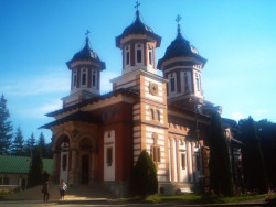 dutz 
Manastirea Sinaia 
2006-05-28 21:22:45