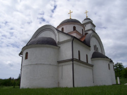Sve za Hrista 
Hram Svete Trojice u Novim Ledincima Eparhija sremska 
2006-05-30 21:25:34
