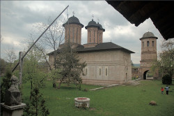 Cristian 
BISERICA DOMNEASCA din Brebu 
2006-05-31 16:31:46