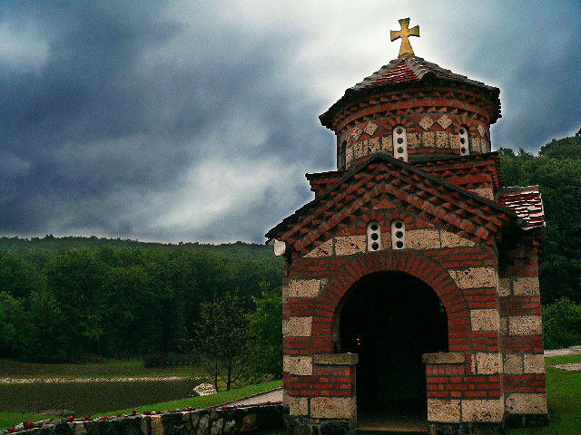 Киша у Каони // Rainy day at Kaona Monastery