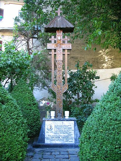 Troita ridicata in memoria Parintelui Constantin Voicescu