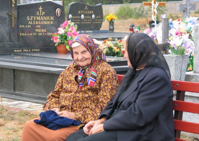 Na cmentarzu w Siemianówce.