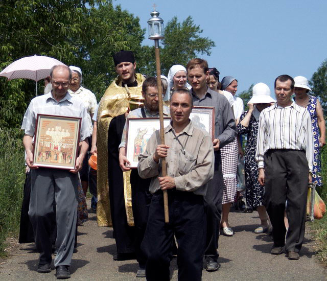 Крестный ход на святой источник
