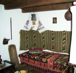 cabasila 
Cell for prayer in the old house of Ion Creanga 
2006-06-12 07:55:07