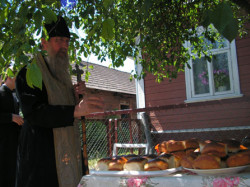 Marfik 
...Błagosłowi jastie i pitie... 
2006-06-27 12:49:28