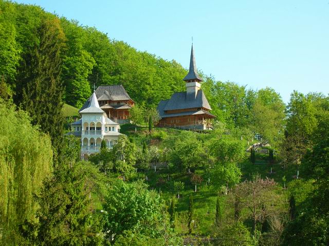 "Coltul" in stil maramuresean, manastirea Rohia