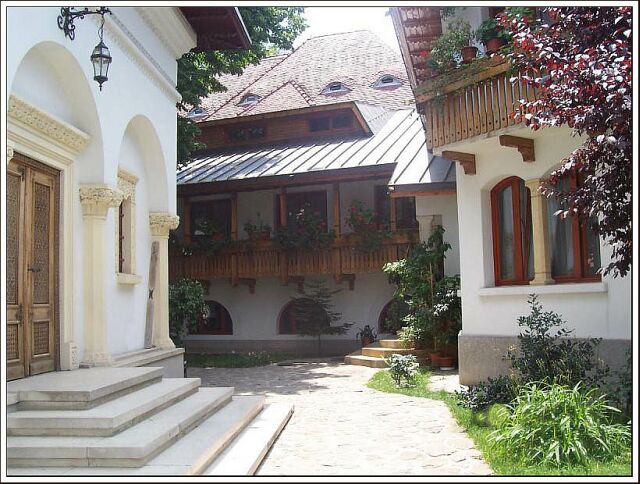 ... in the yard of Darvari Skete ...