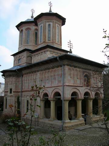 Biserica manastirii dintr-un lemn