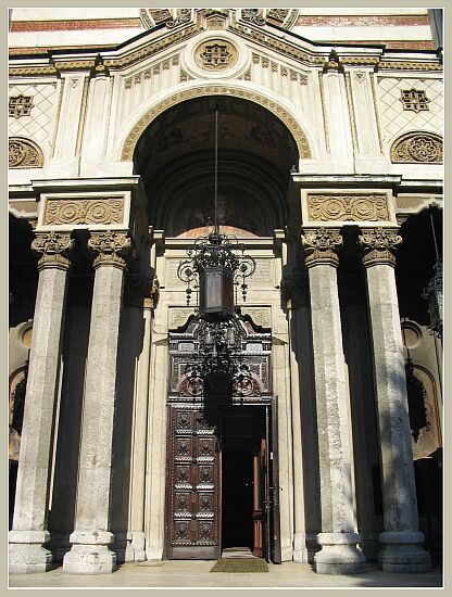 Entrance / Intrare / Entree / Wejscie