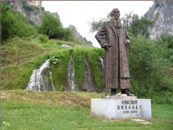 Ognjen 
Споменик Светом Владици у манастиру Соко 
2006-07-06 17:08:00