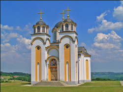 dragoj03 
Црква у селу Драгиње 
2006-07-17 07:04:17