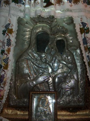 Xenia 
Sfânta Ana cu Feciora Maria în braţe - icoană făcătoare de minuni, Mânăstirea Bistriţa 
2006-07-19 18:57:24