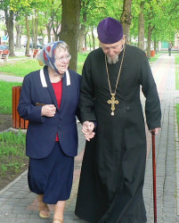 irenalozowik 
o. Mikołaj Wakułowicz z córką 
2006-07-20 16:51:25