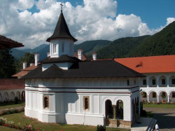 Xenia 
Mânăstirea Sâmbăta de Sus 
2006-07-29 11:10:12