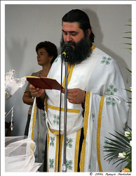 xalkida 
During the wedding ceremony 
2006-07-30 20:26:08
