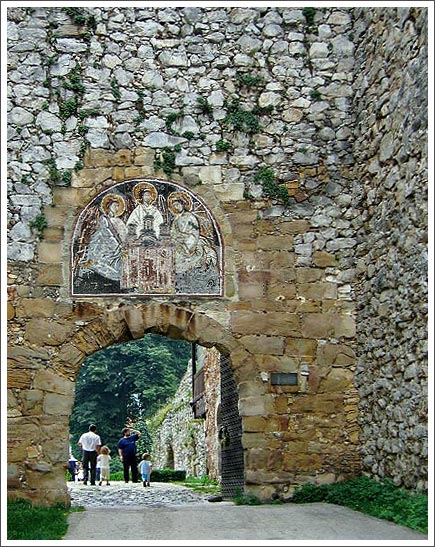 Капија манастира Манасија