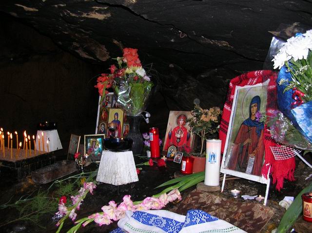 Loc de rugaciune, pestera Sfintei Teodora de la Sihla